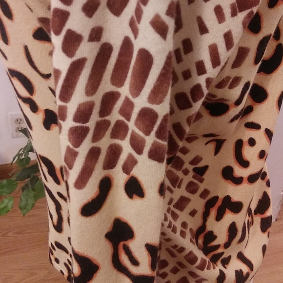 ANIMAL PRINT TOP - Picture 6 of 8